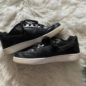 black Nike forces Sz Wmns 8.5